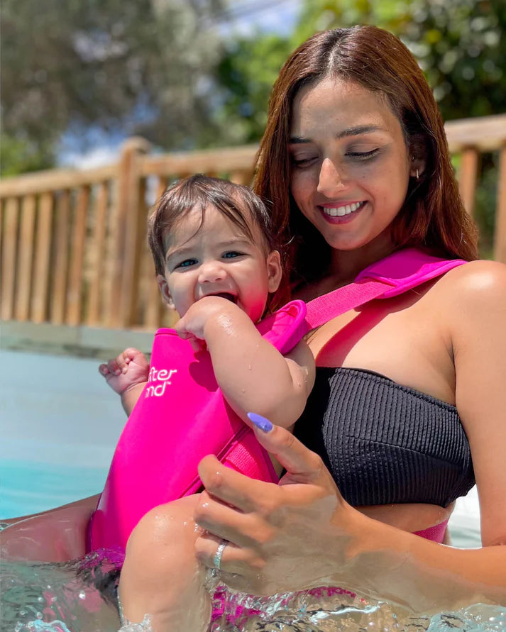 Water Baby Carrier — Le premier porte-bébé fait pour l'eau!