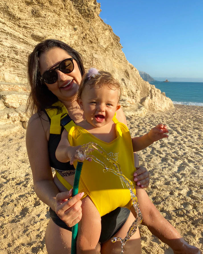 Water Baby Carrier — Le premier porte-bébé fait pour l'eau!