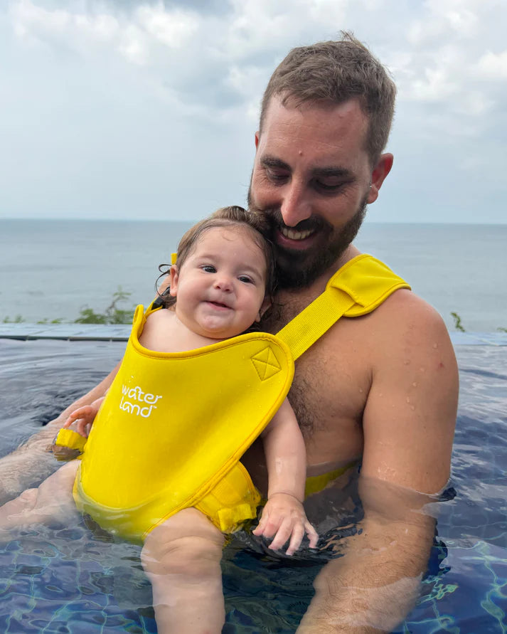 Water Baby Carrier — Le premier porte-bébé fait pour l'eau!